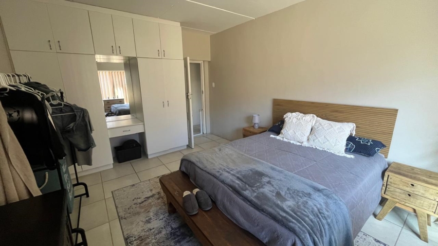 5 Bedroom Property for Sale in Wavecrest Eastern Cape